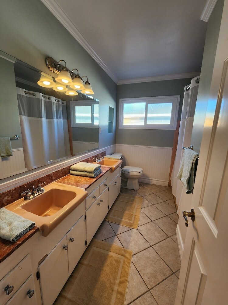 Фото Near the beach and central located