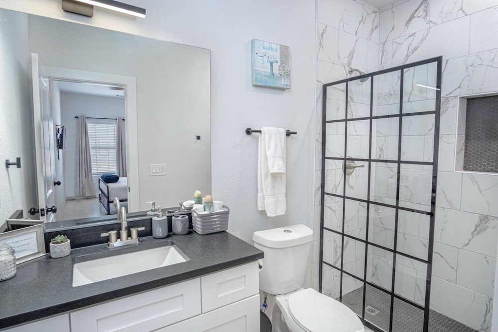 Фото Brand New 2 Stylish 3br Near Exciting Downtown