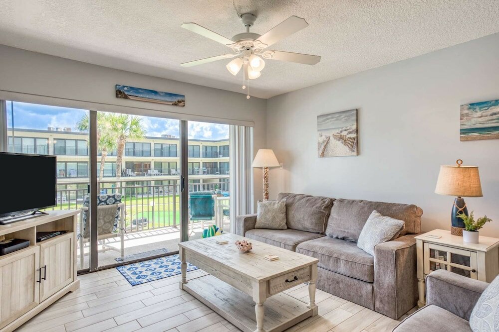 Фото Crescent Beach Condos