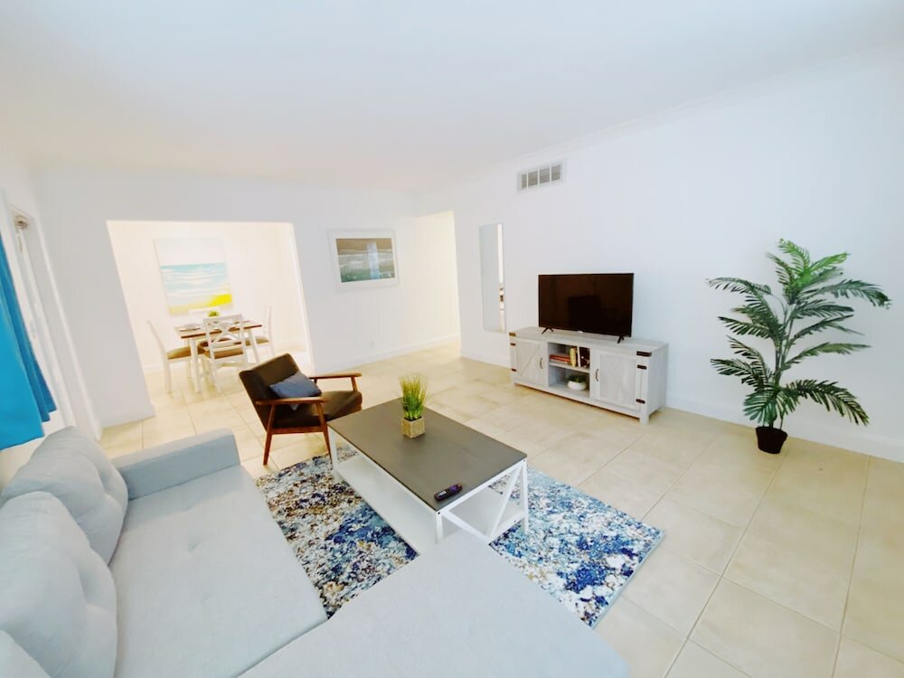 Фото Bayview Regency Apartments by Lowkl