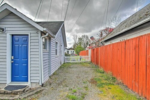 Гостиница Lovely Tacoma Cottage w Fire Pit, Near Dtwn! в Такоме