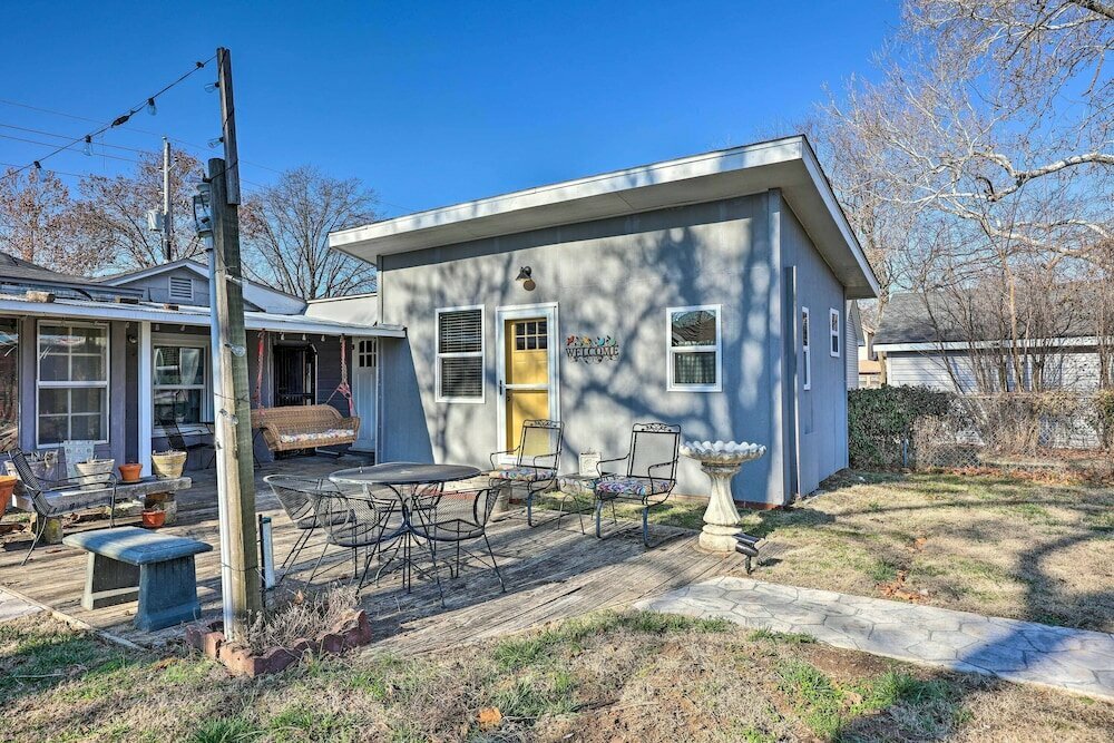 Hotel Cozy Rogers Home w Patio, State of Arkansas, photo
