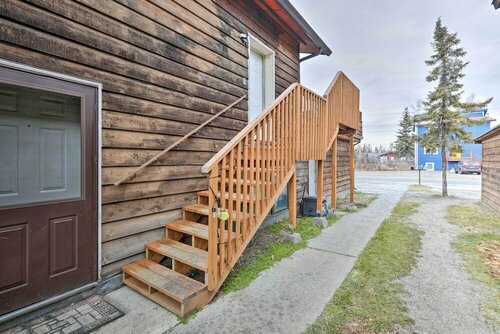 Гостиница Fairbanks Retreat w Massive Deck & Grill! в Фэрбанксе