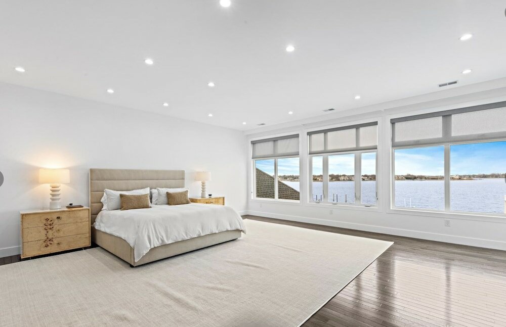 Фото Monmouth Beach 4br Villa on the Water