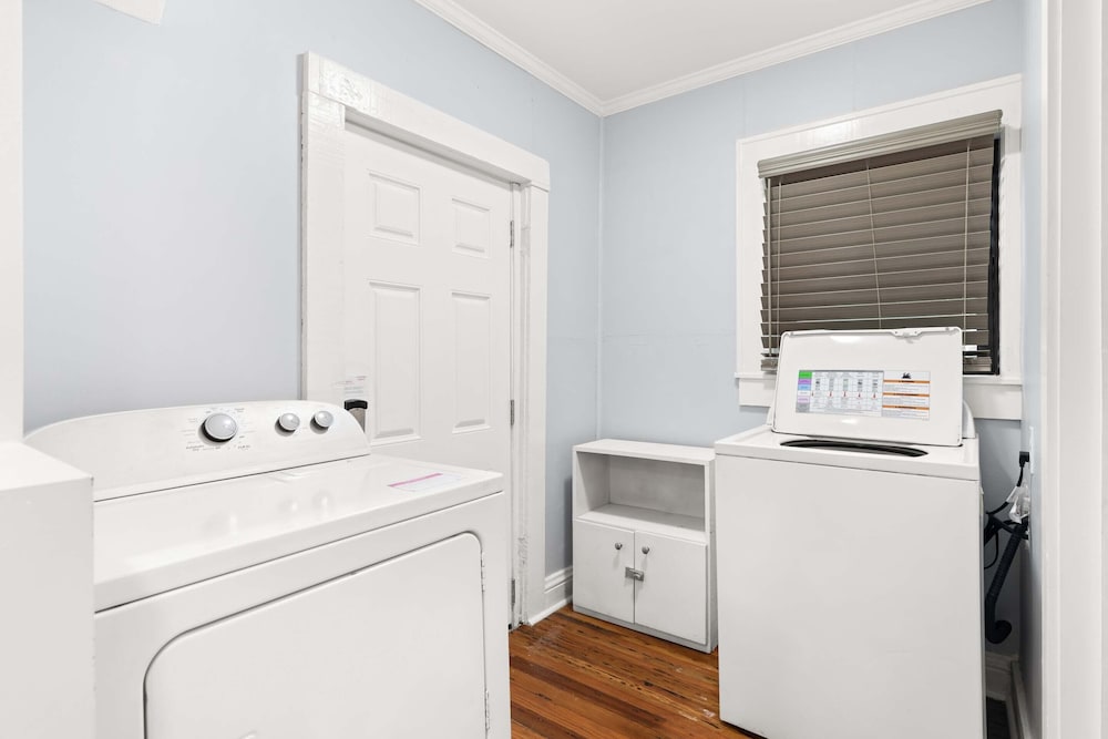 Фото Ebb and Flow Apartment House