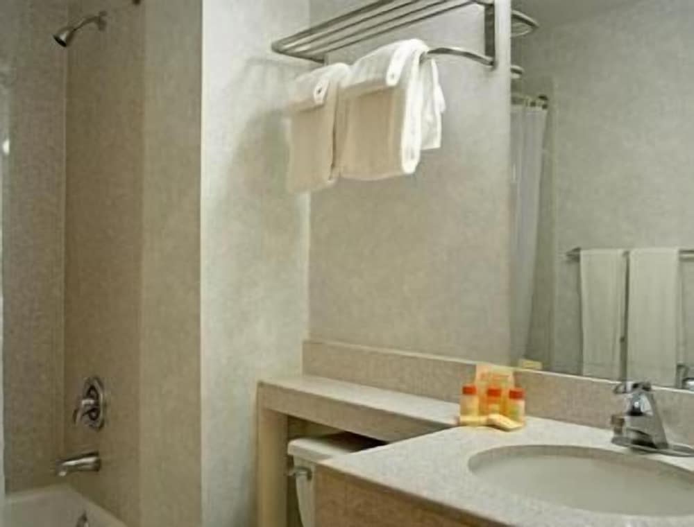 Фото Days Inn by Wyndham Ridgefield