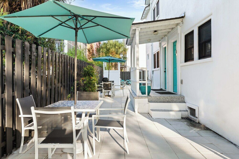 Фото Ebb and Flow Apartment House