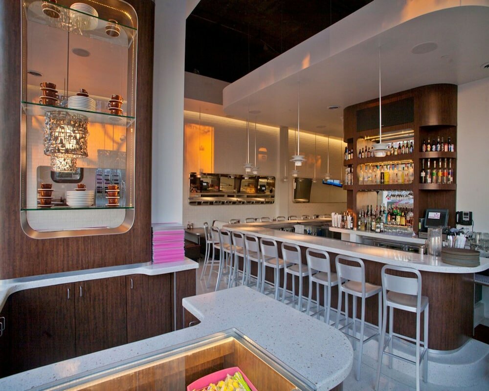 Фото Ramada Plaza by Wyndham West Hollywood Hotel & Suites