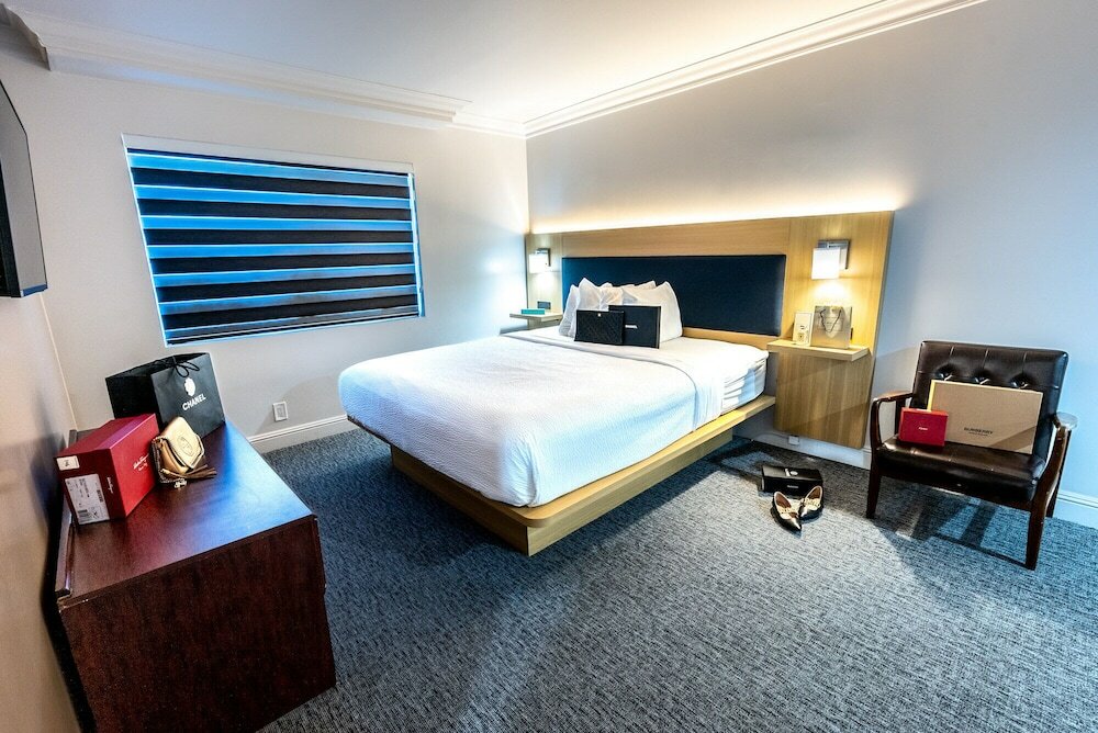 Фото The Live Hotel