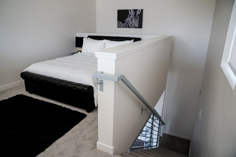 Фото New Lyfe Finest Luxury Apartment