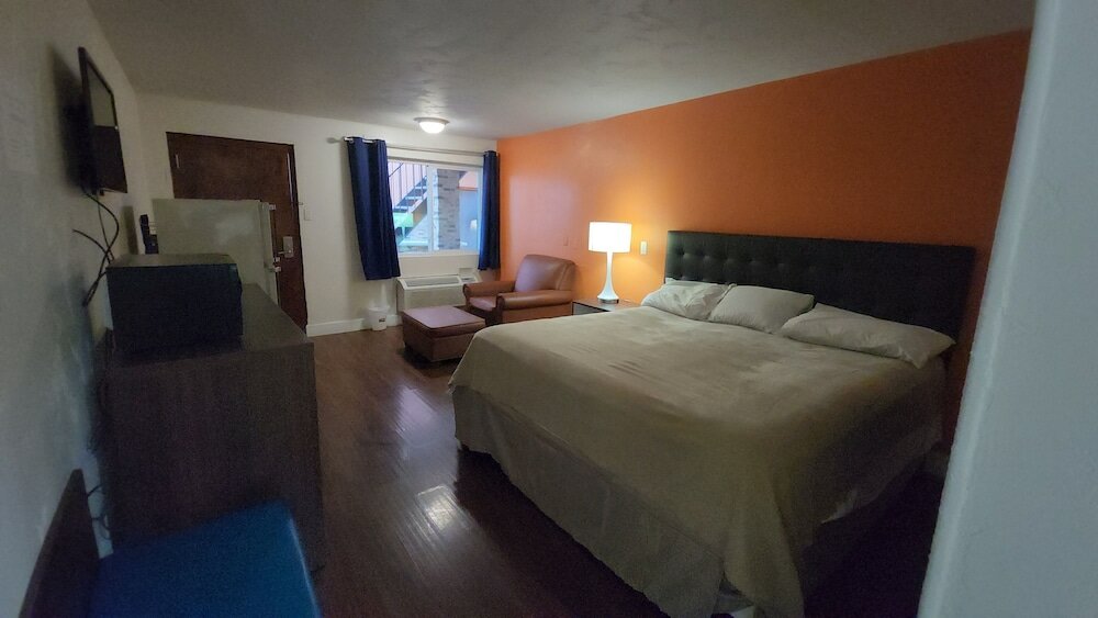 Фото B&j Hotel and Apartment