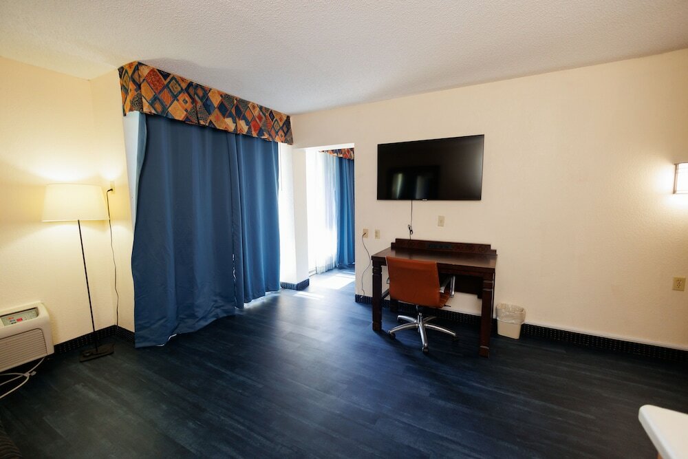 Фото Garnet Inn & Suites, Orlando