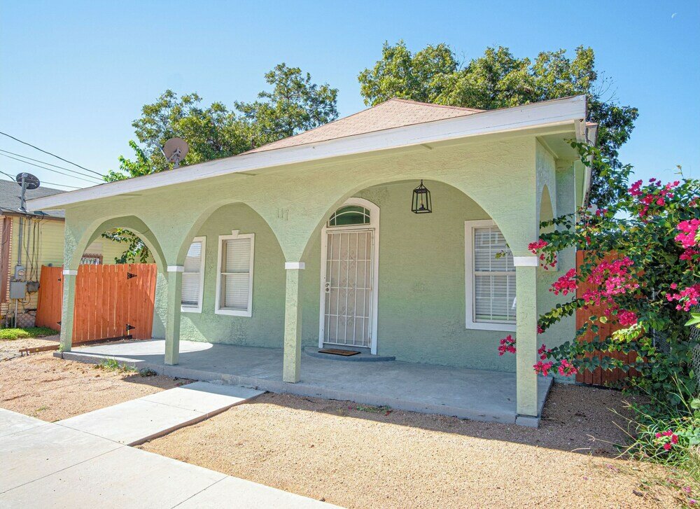 Фото 3 Br/1 Ba Remodeled Home Near Downtown