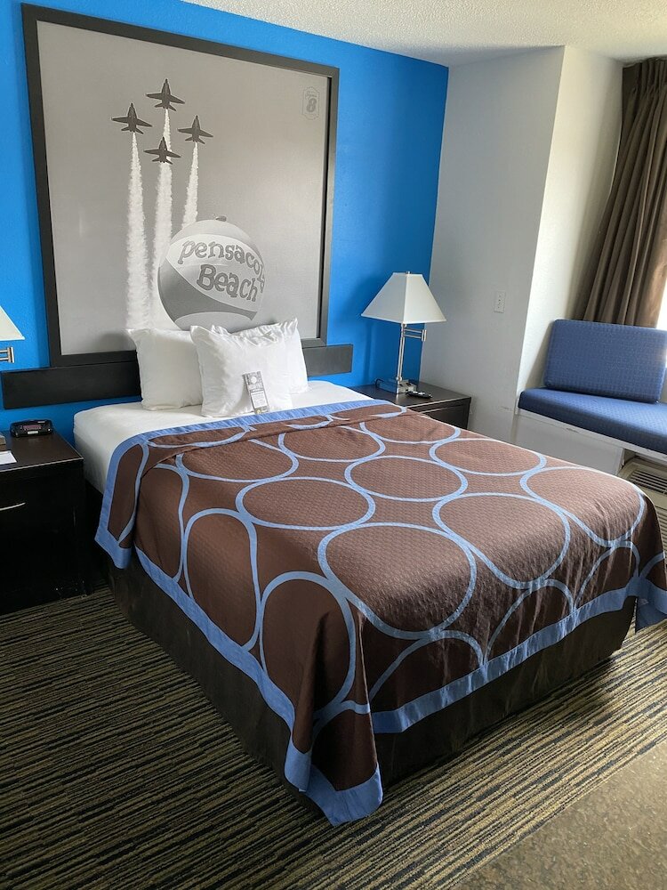 Фото Super 8 by Wyndham Pensacola