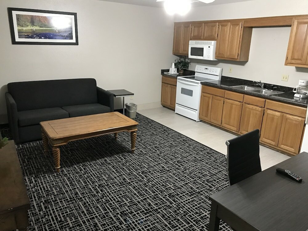 Фото Days Inn by Wyndham Grove