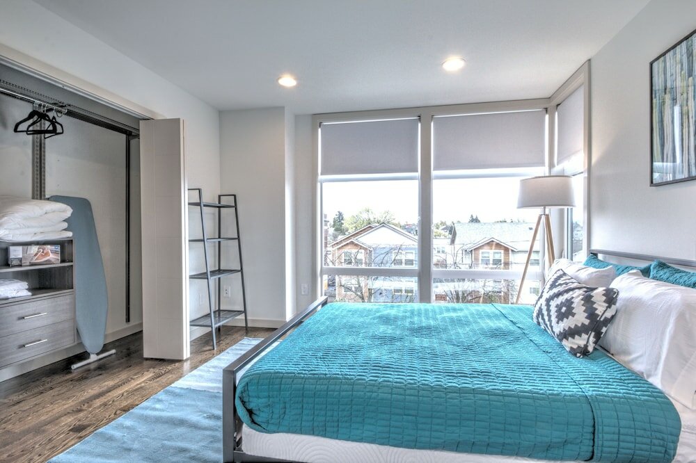 Фото Modern Home with Rooftop Oasis