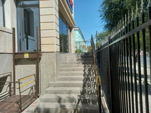 Досы оның құрбысын қарап отырып мастурбация жасайды