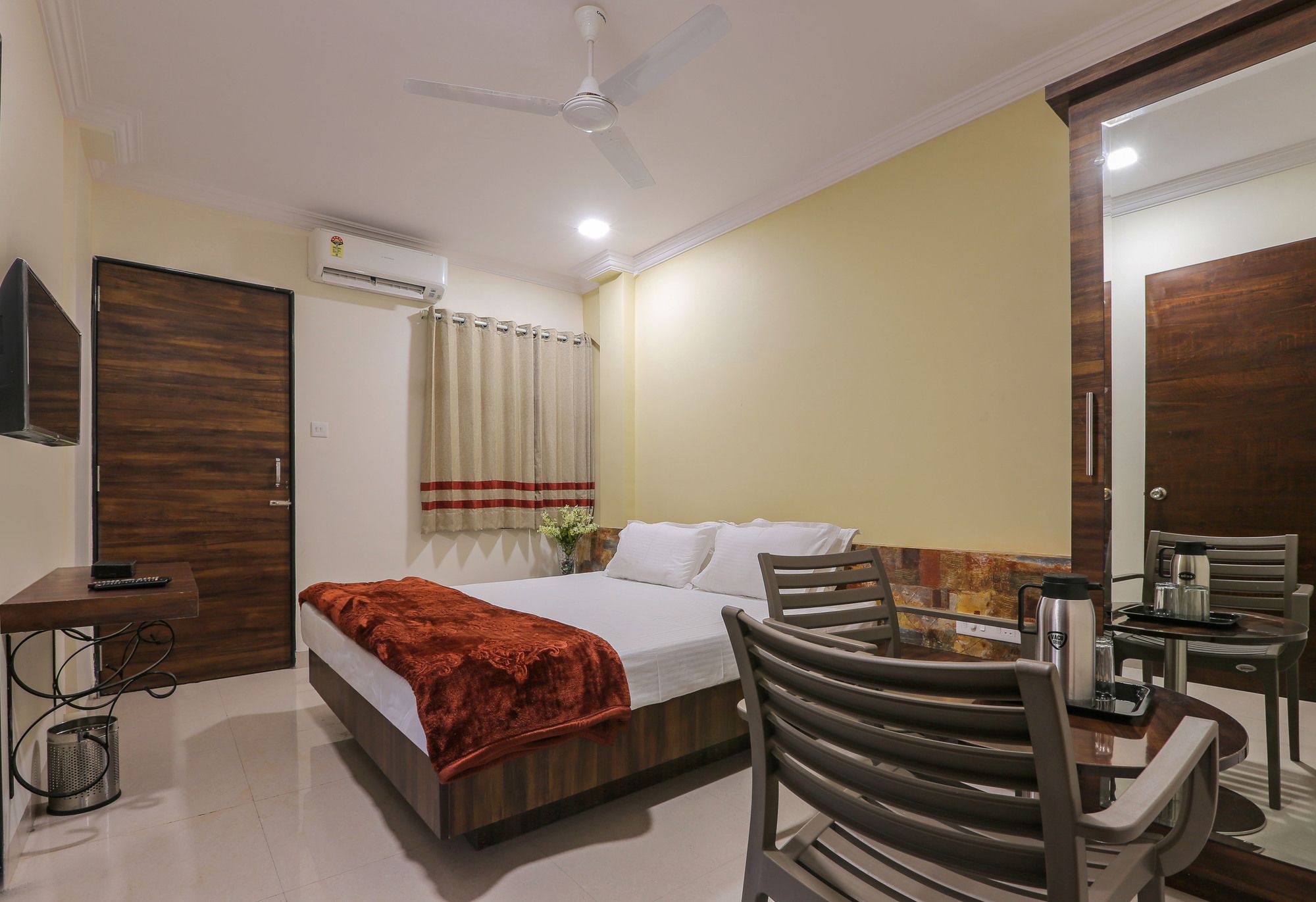 Фото Hotel Samrat