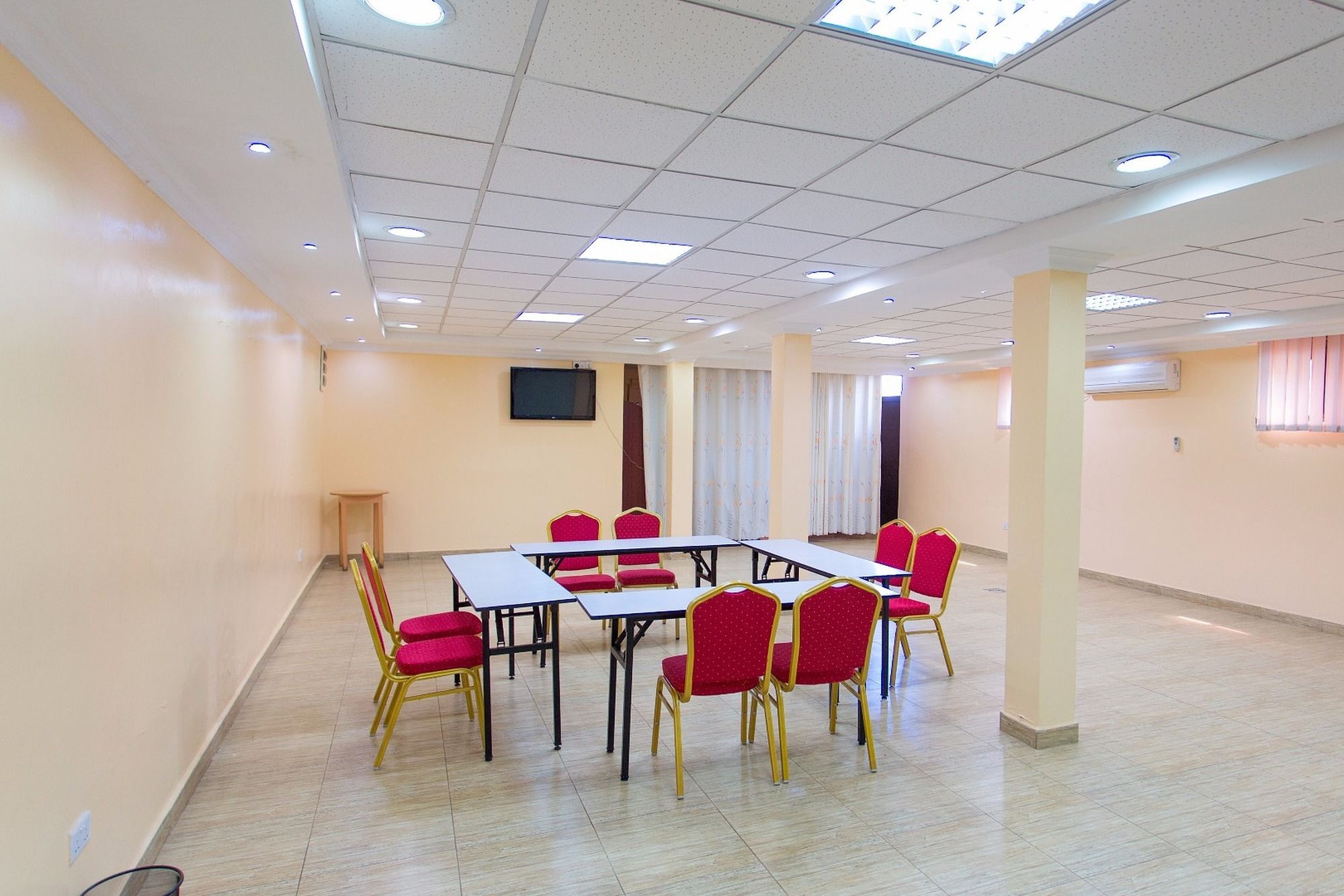 Фото The Country Inn Hotel