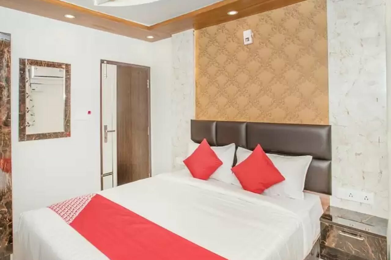 Фото Oyo 11915 Varcity Park