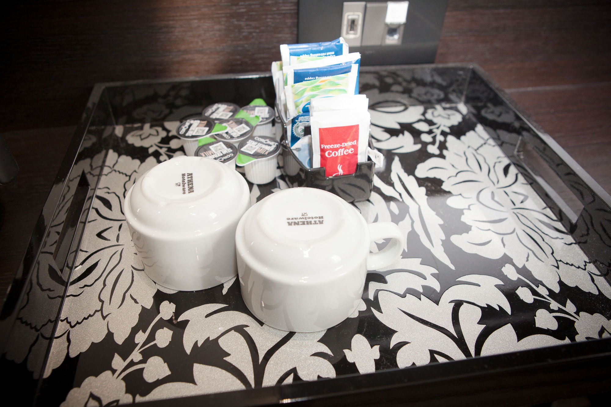 Фото The Tudor Inn Hotel