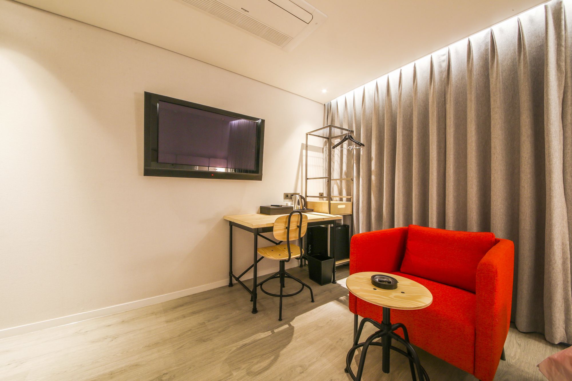 Фото Hotel Londoner Yongwon