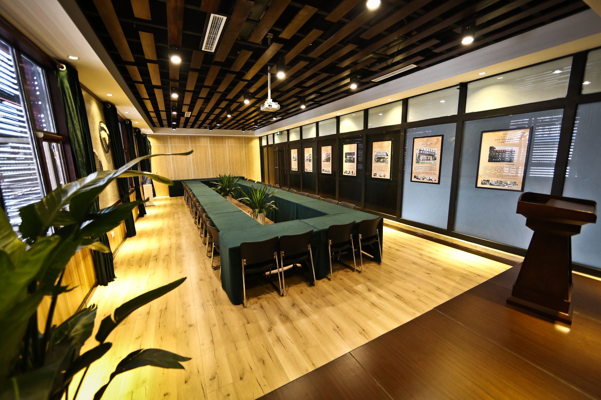 Фото Nostalgia Hotel Beijing Guomao