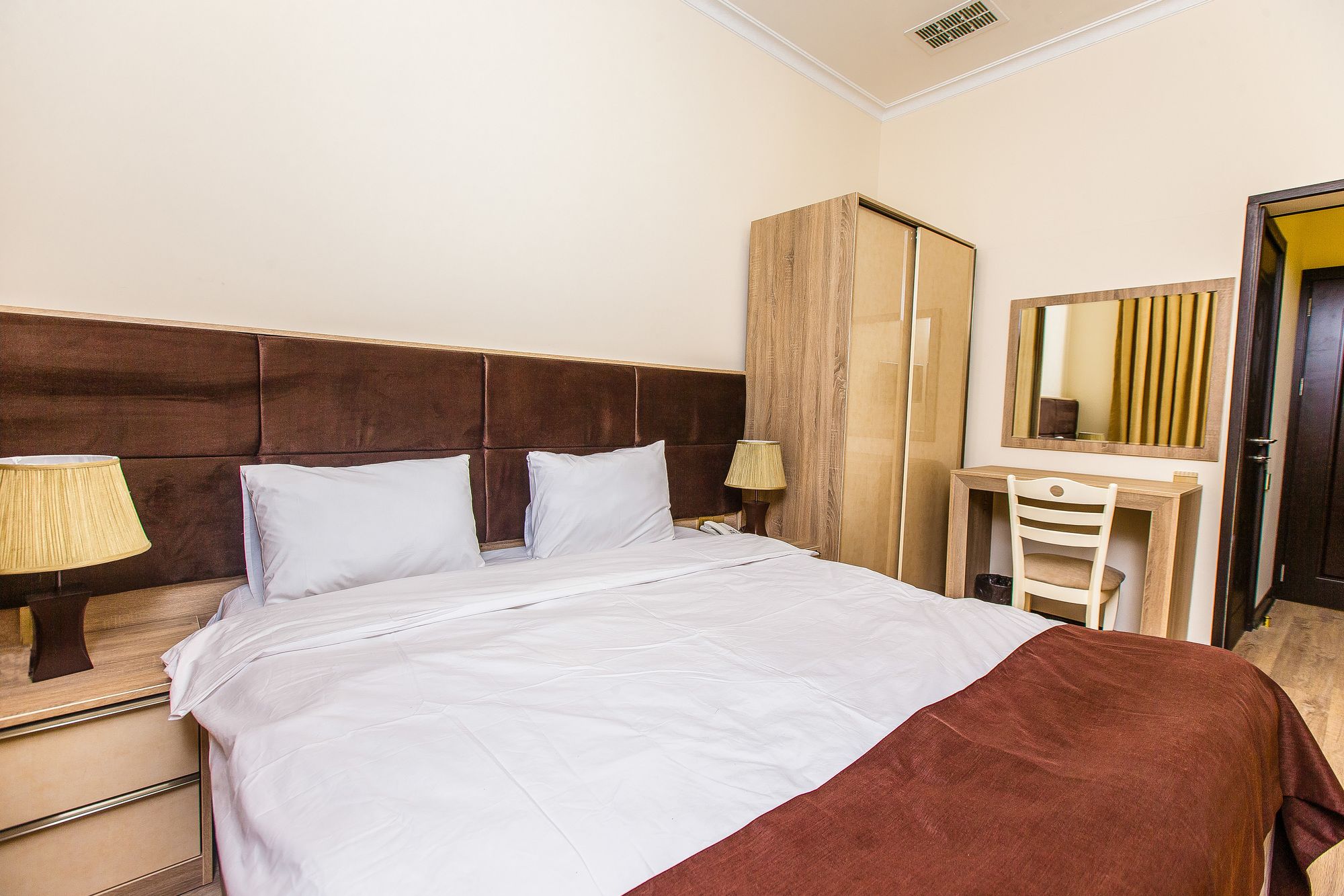 Фото Deluxe City Hotel