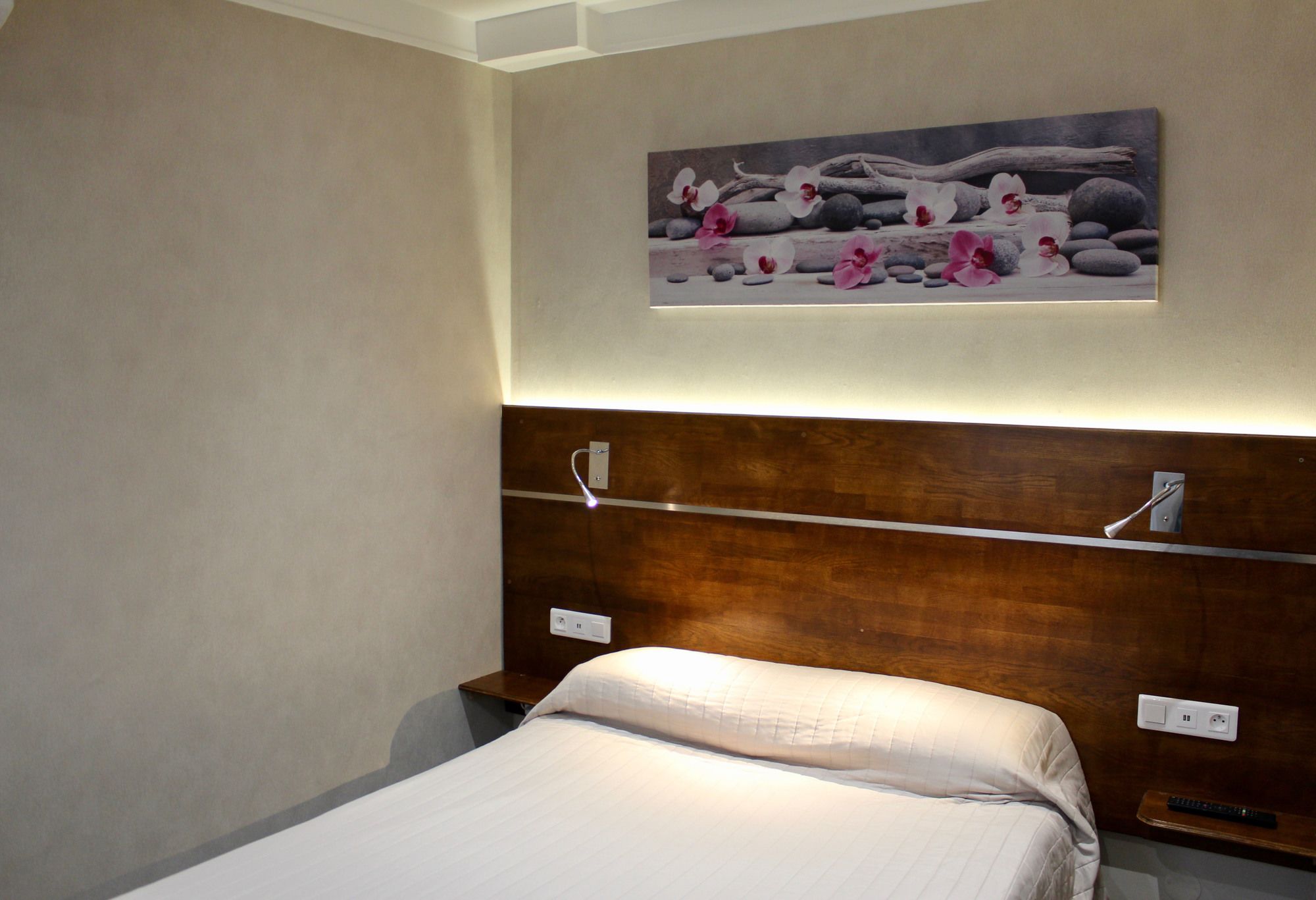 Фото Hôtel des Pyrénées