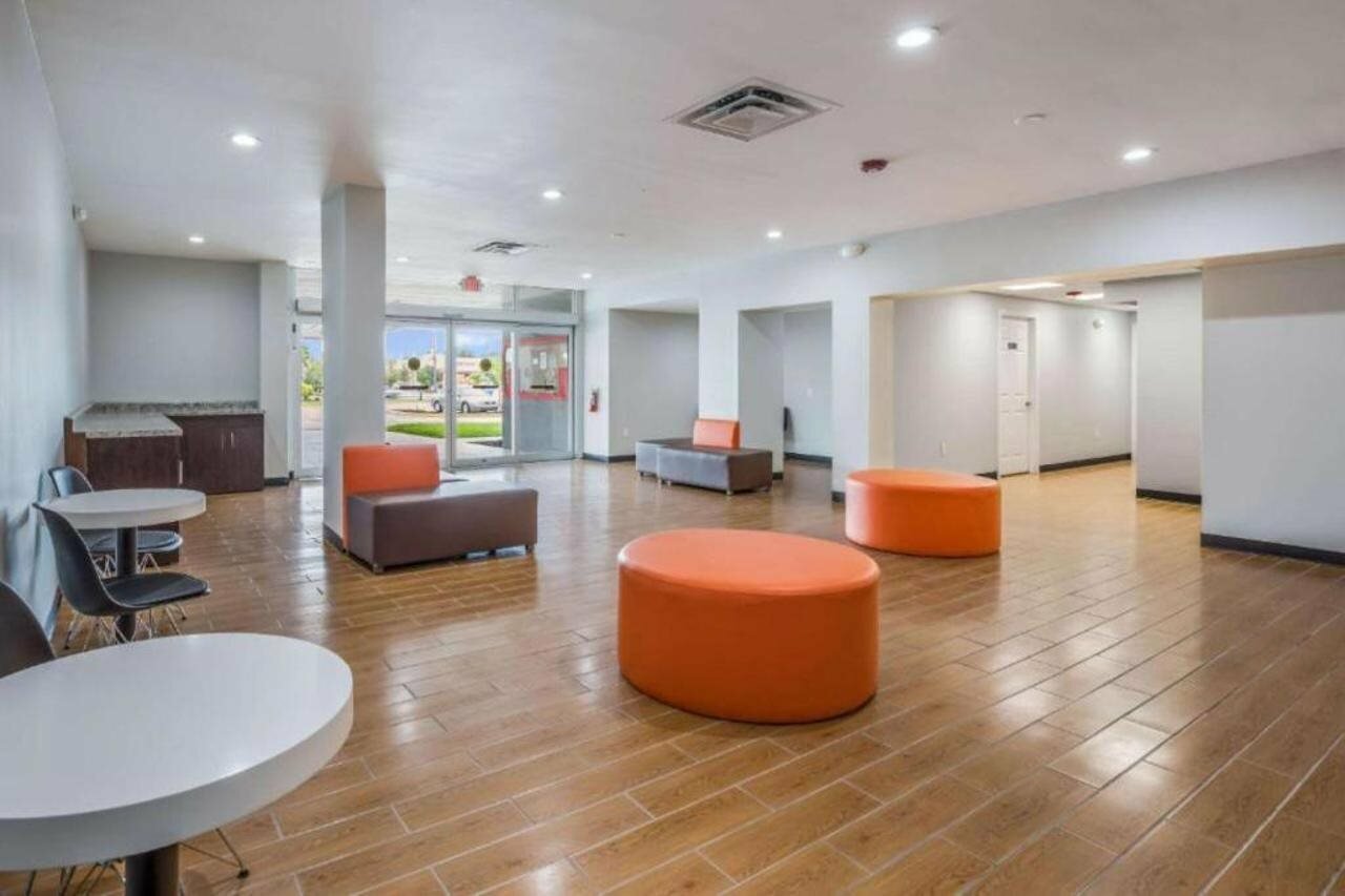 Фото Oyo Hotel Orlando Airport