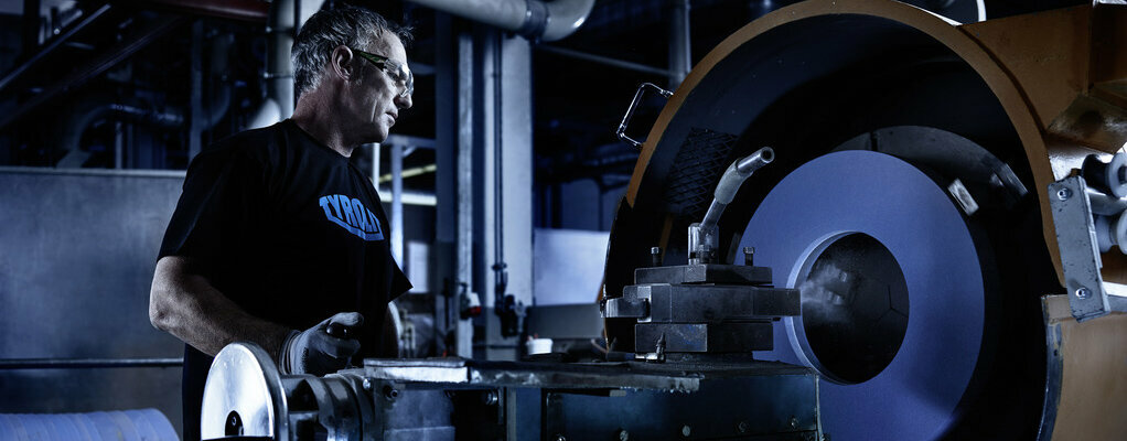 Industrial equipment Universal Abrasive Systems Industry, Izmir, photo