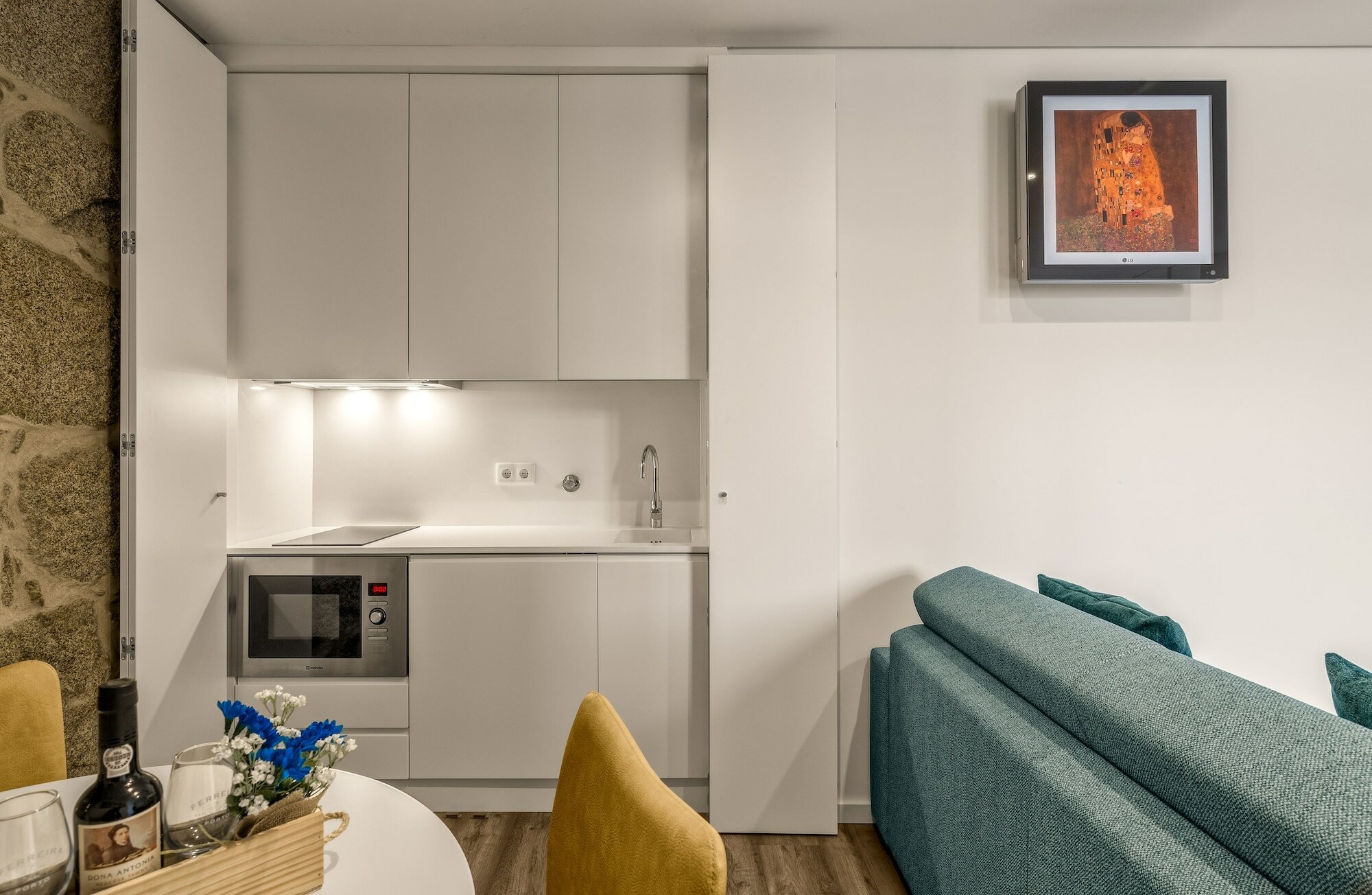 Фото 296 Heritage Apartments