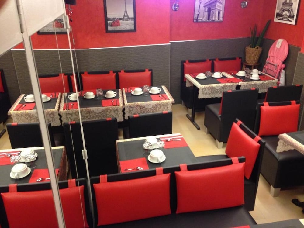 Фото Hotel Des Buttes Chaumont