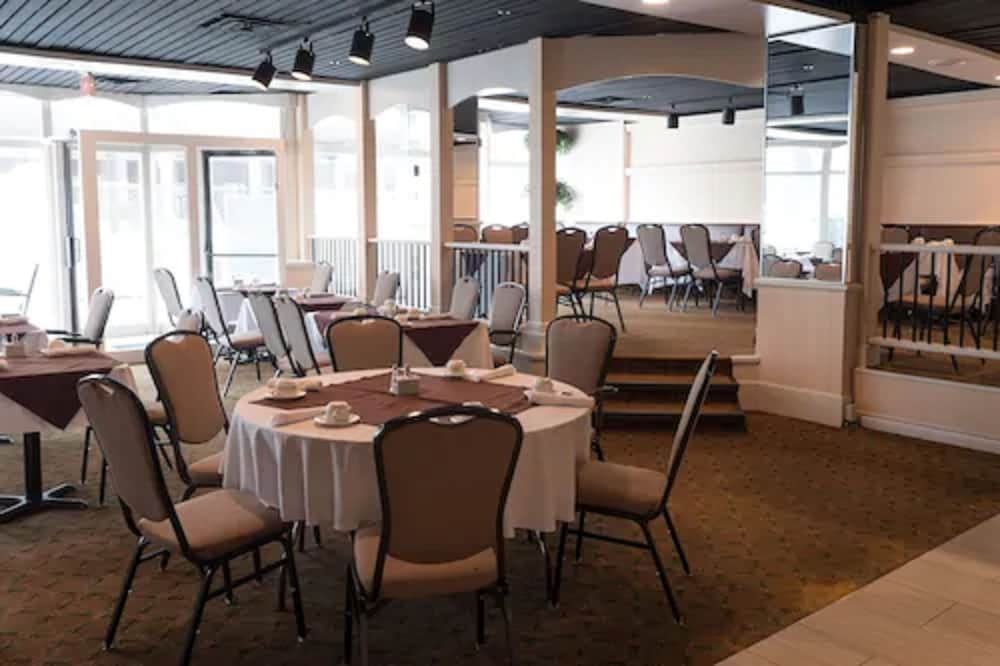 Фото The Roehampton Hotel