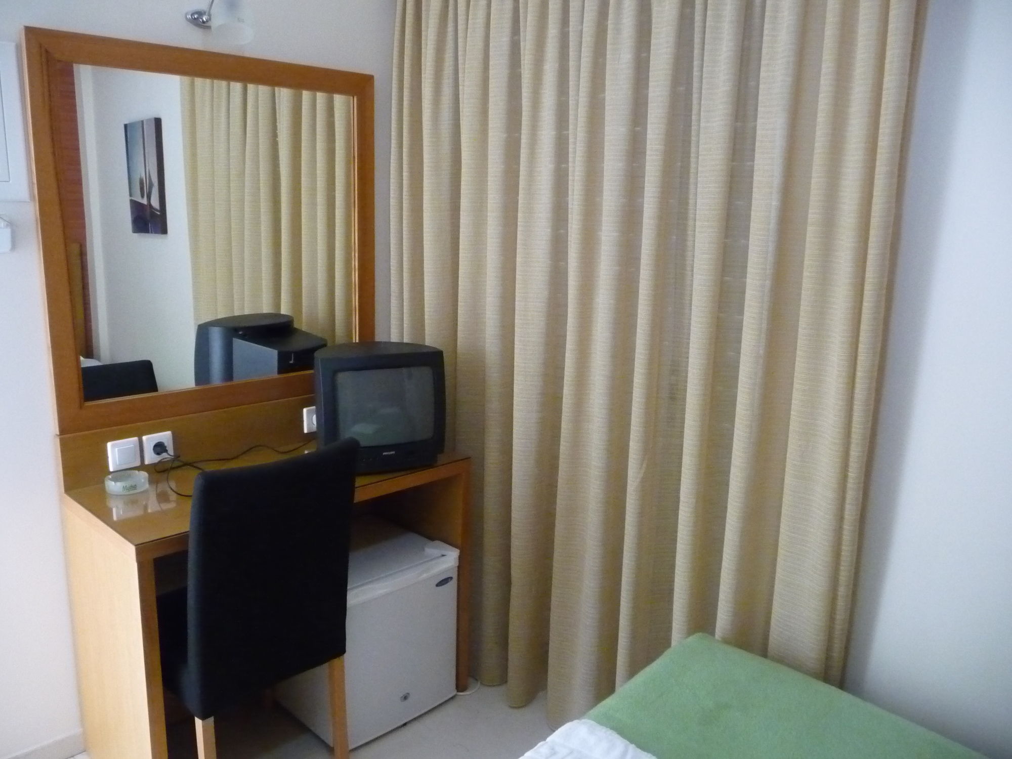 Фото Hotel Flisvos