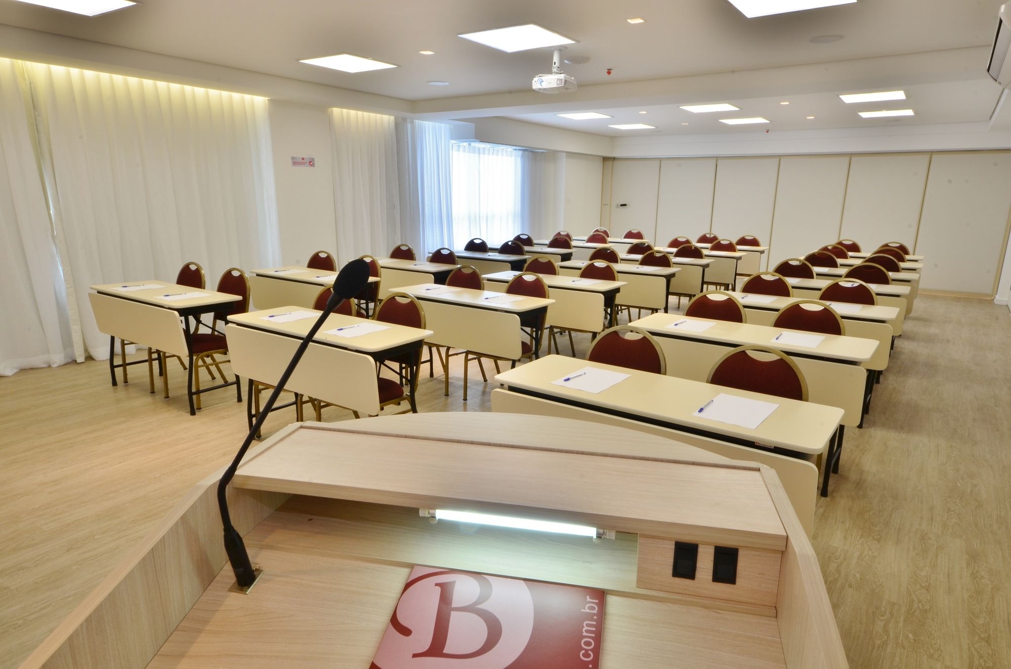 Фото IT Itabira Hotel