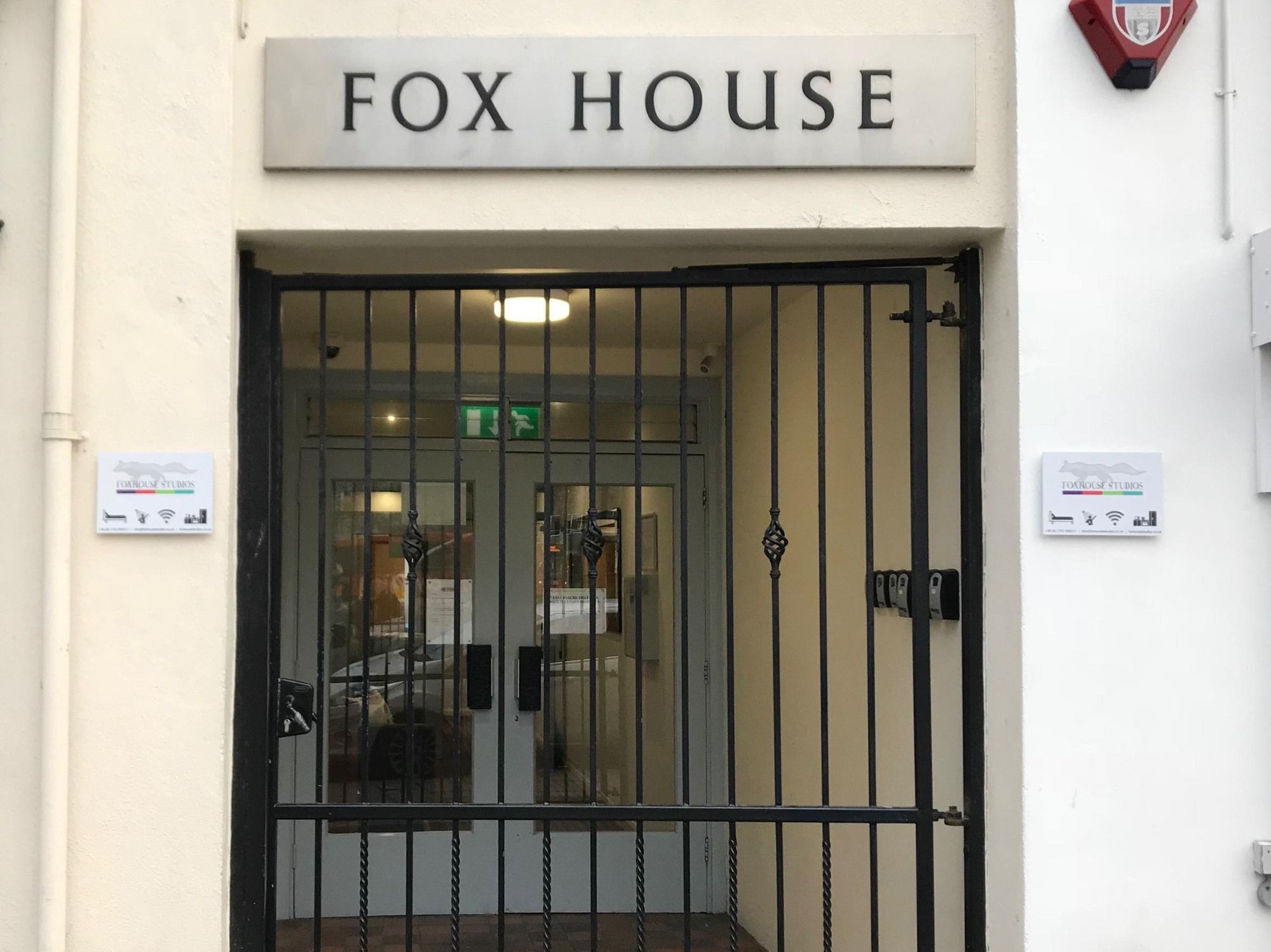 Фото Fox House, Studio Apartments