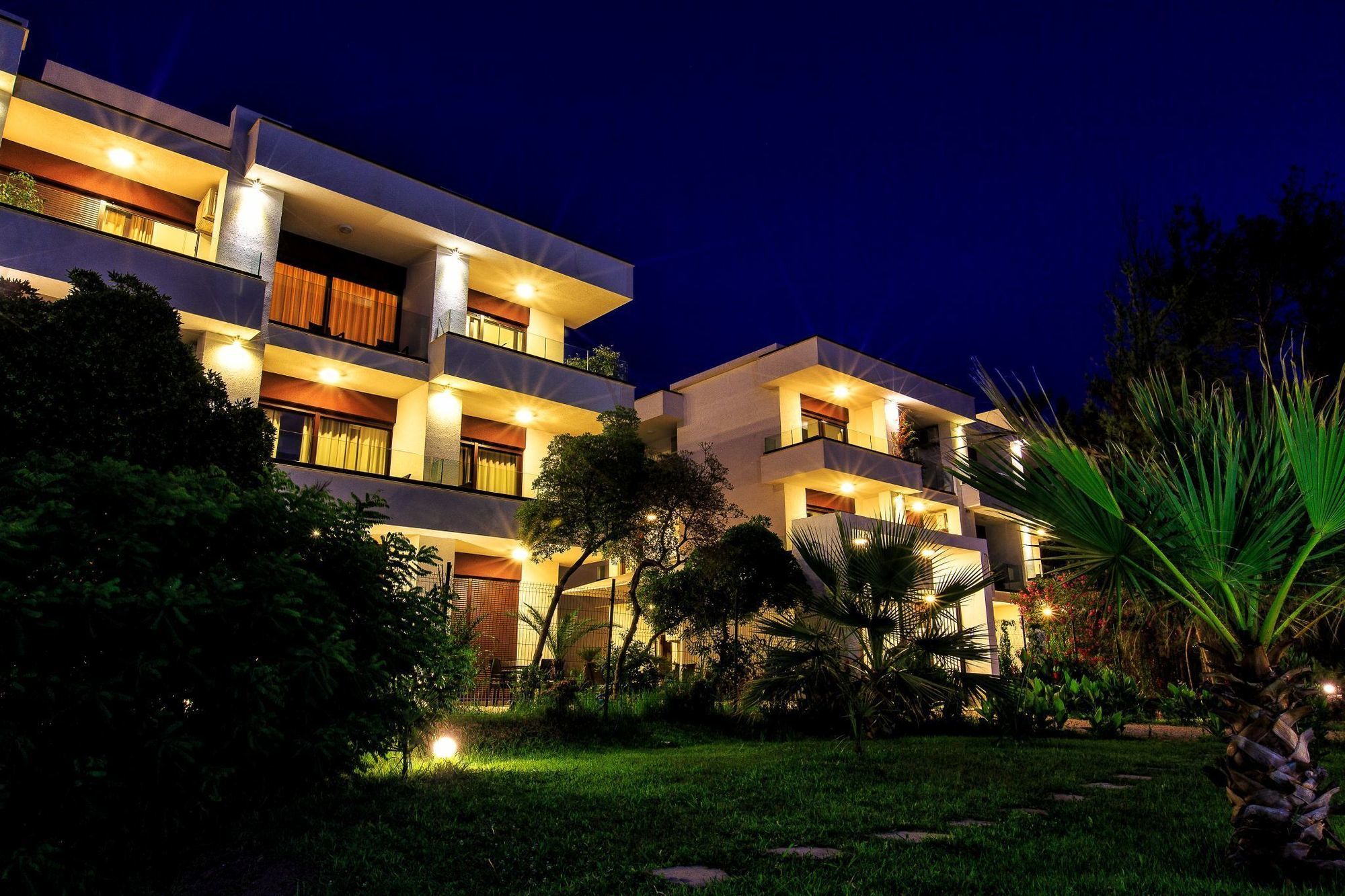 Фото Apartments Kuce Lekovica Beach & Restaurant