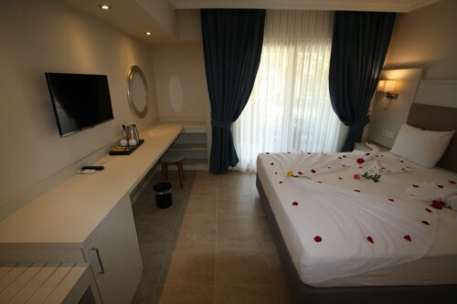 Внешний вид отеля Holiday Calbis в Ортадже, фото 5