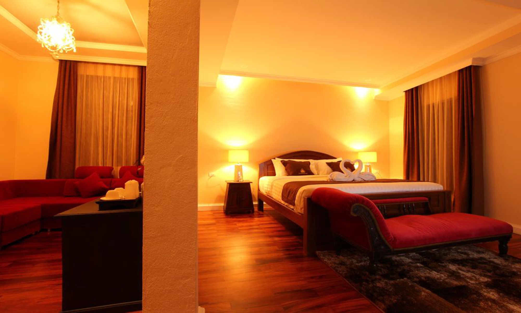 Фото Le Luxe Boutique Hotel