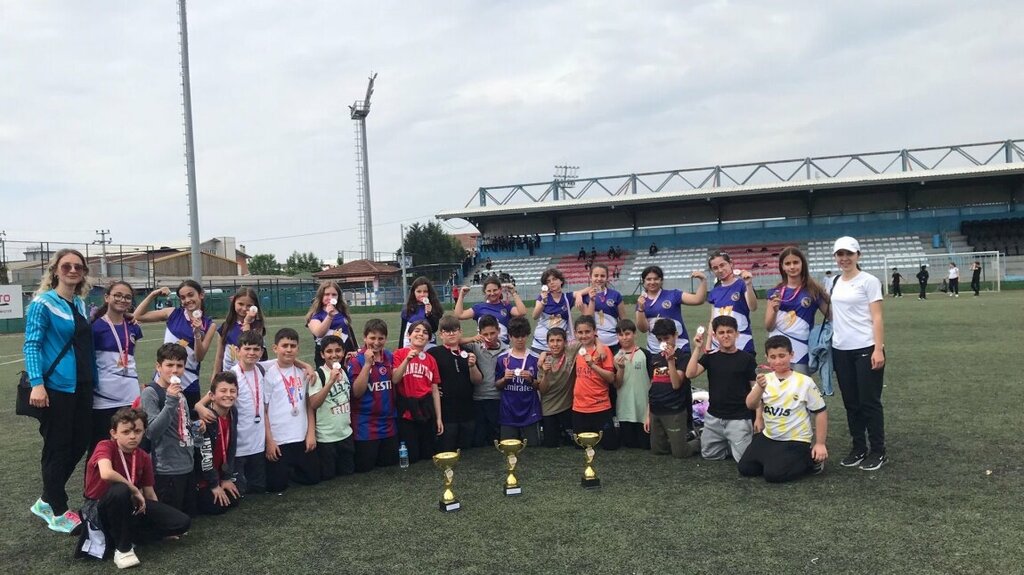 School Yucel Ballik Middle School, Erenler, photo