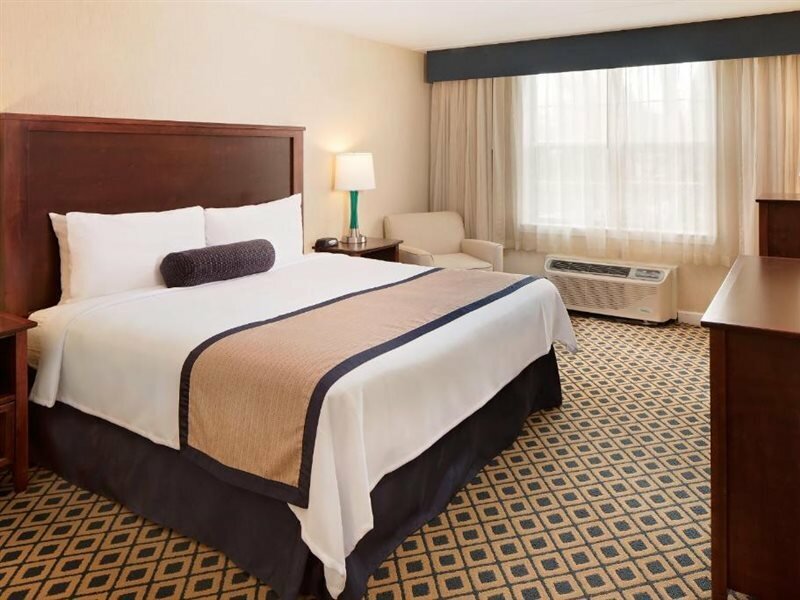 Фото Westford Regency Inn & Conference Center