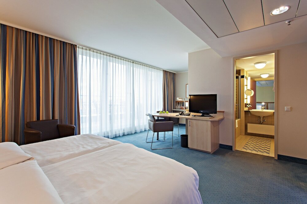 Фото Lindner Hotel Dom Residence