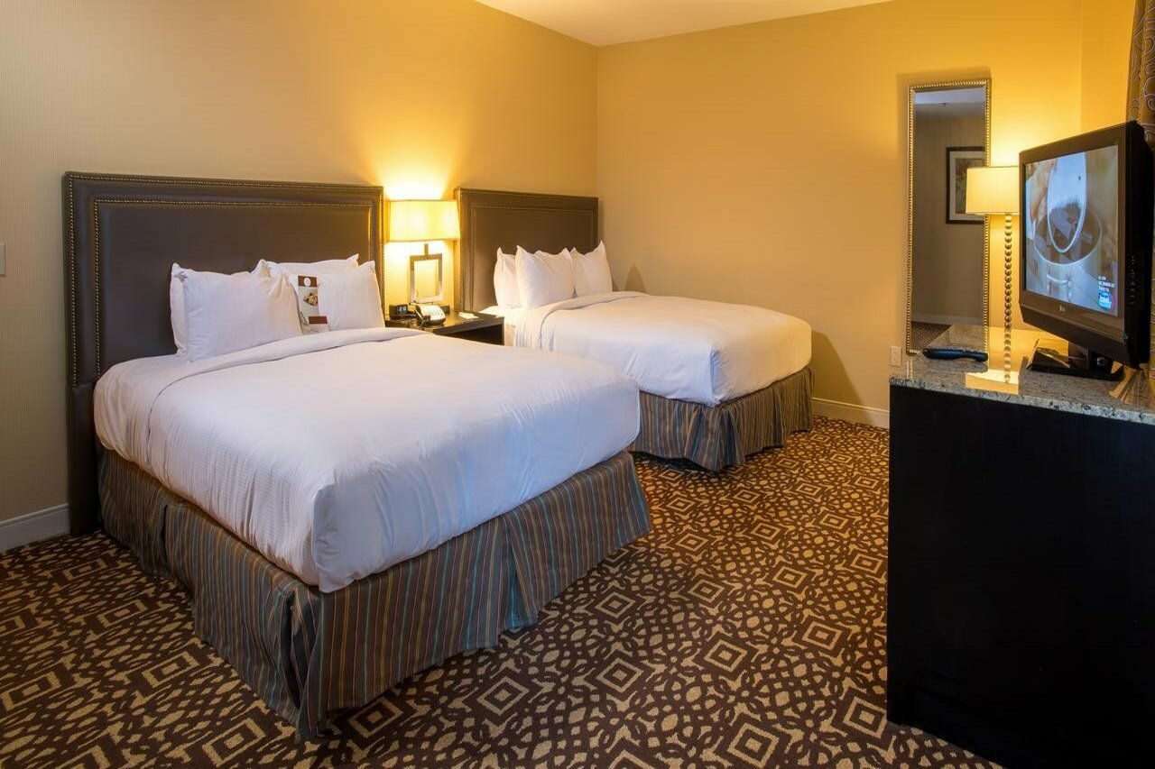 Фото Doubletree Suites by Hilton Detroit Downtown - Fort Shelby