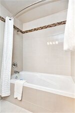 Фото West Edmonton Mall Inn