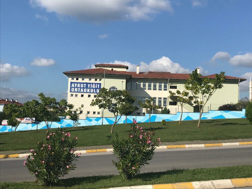 School Aykut Yigit Middle School, Adapazari, photo