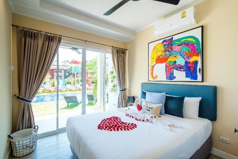 Фото Surf & Sand Resort