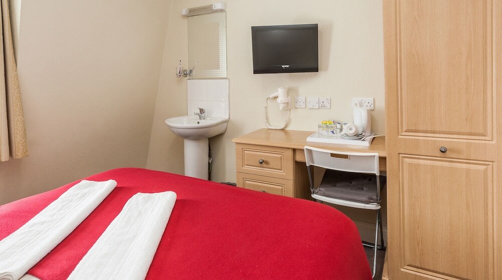 Фото The Fairway Hotel