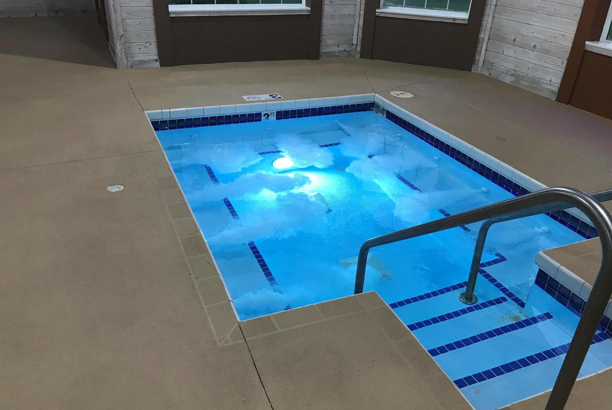 Фото AmericInn by Wyndham Jefferson