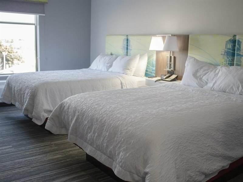 Фото Hampton Inn & Suites Portland West